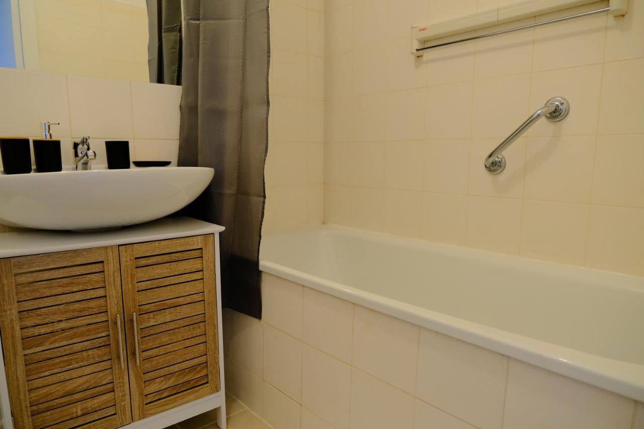 Calypso- Grand T3 70 M2 - Arrivee Autonome - Parking Prive Gratuit Apartment Melun Luaran gambar